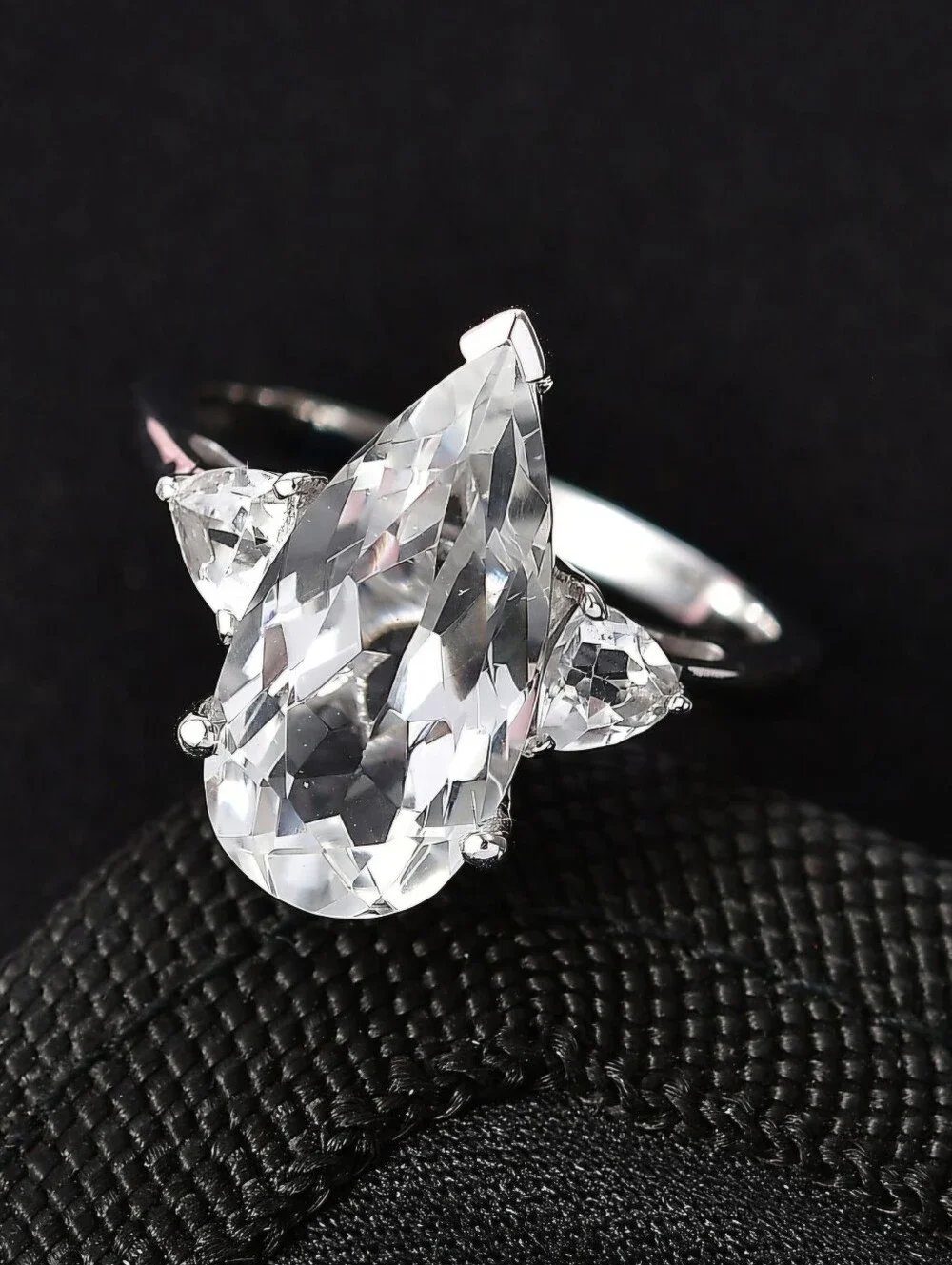 New In Box 6 5ct Genuine White Topaz Ring In Rhodium Over Sterling Silver 9